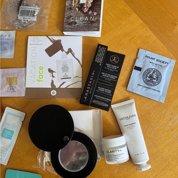 37 pcs: Makeup Skincare and Hair Samples Travel Case Mirror and Eye Gel Coolers - Picture 5 of 7